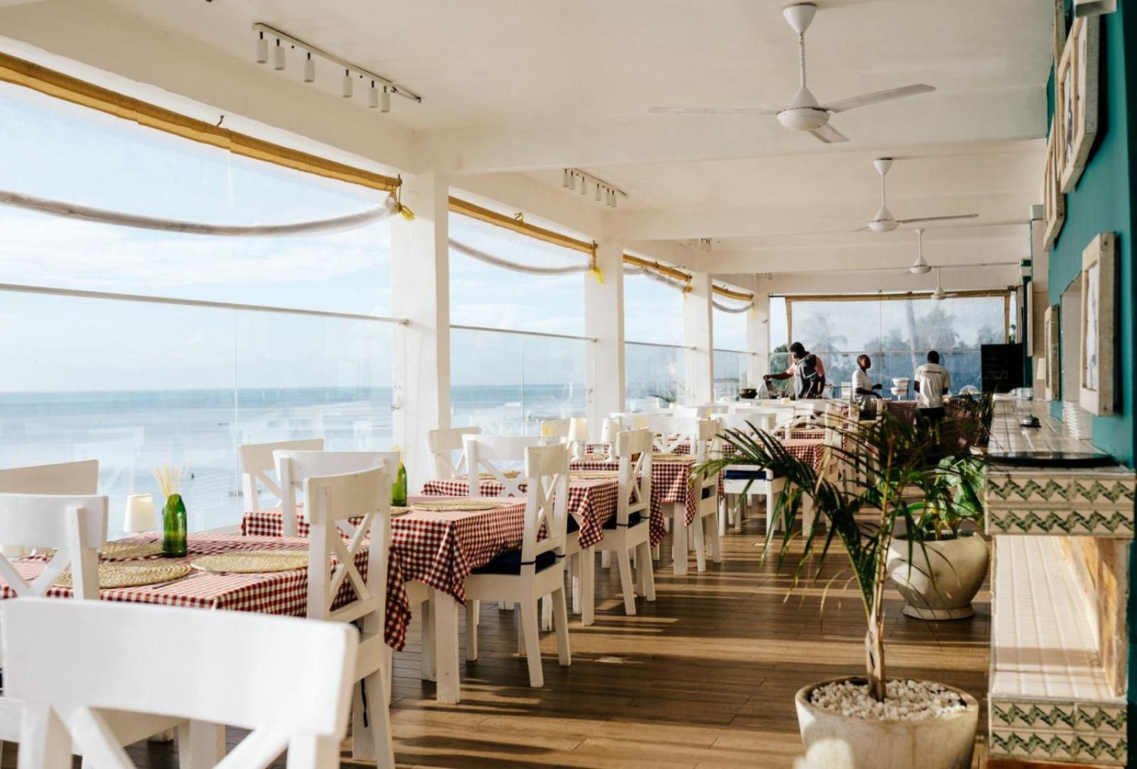 Sunrise Hotel จัมเบียนี ภายนอก รูปภาพ