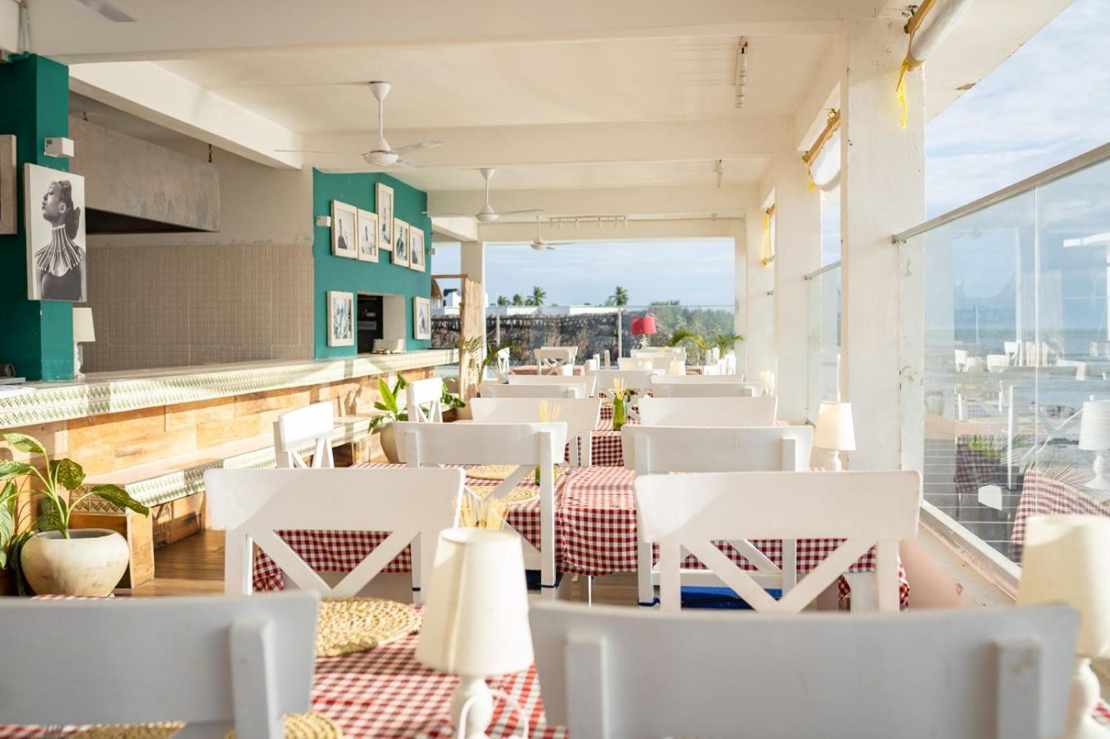 Sunrise Hotel จัมเบียนี ภายนอก รูปภาพ